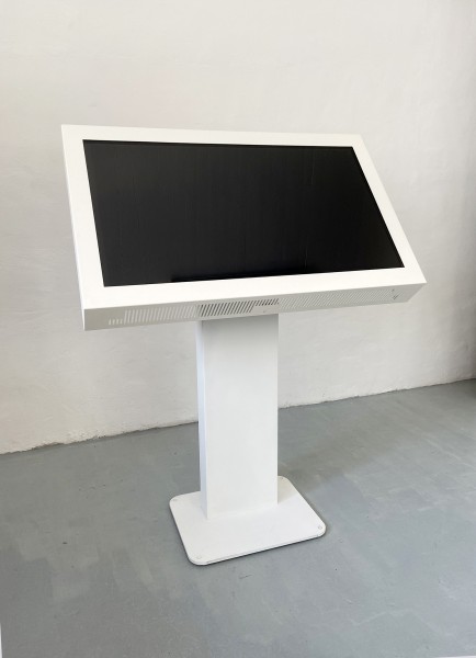 Touchterminal mit 43 Zoll Touchscreen in weiß